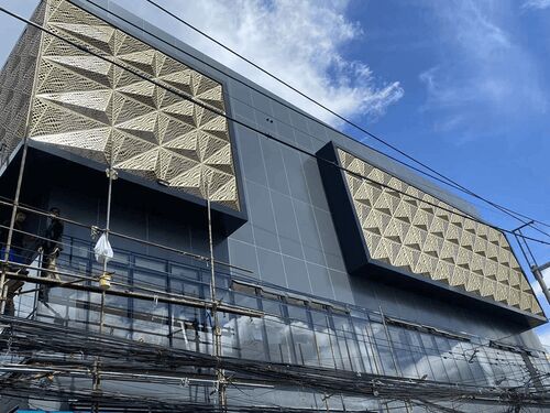 Neueste Unternehmenslösungen zu 3D Champagner Gold Parametrische Aluminiumfassade für Manila Landmark Philippinen