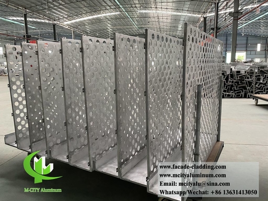 Individuelle Metallfassaden, Aluminiumplatten mit runden Löchern