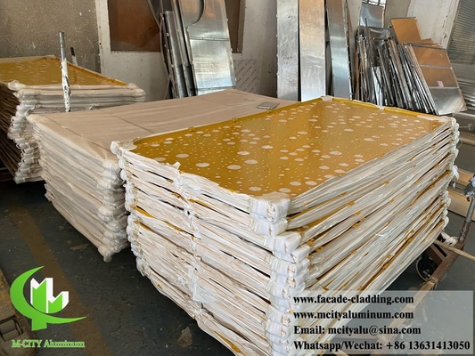 Architektonische Aluminiumverkleidung PVDF Goldfarbe Metallbildschirm Dauerhafte Oberfläche Rostfeste Feuerfest Klasse 1