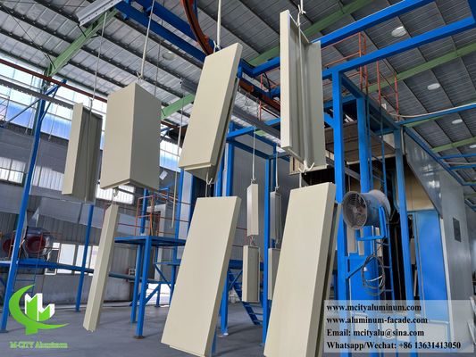 Guter Preis Auf Wunsch hergestellte Metallverkleidung Aluminiumplatten mit Pulverbeschichtung gegen Rost Online