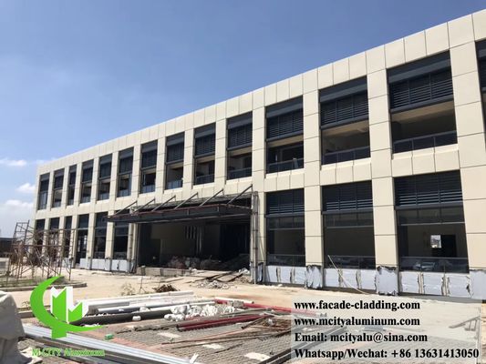 Guter Preis 3mm Stärke PVDF-beschichtetes Aluminium-Verkleidungspanel mit anpassbarer Perforation für Metallfassaden Online