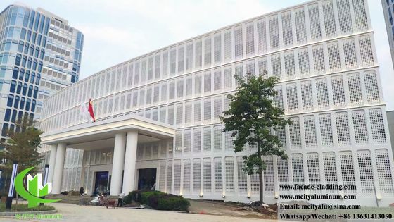 Guter Preis PVDF-Pulverbeschichtetes perforiertes Aluminium-Fassadenpaneel mit 3 mm Dicke und anpassbaren RAL-Farben für Wandverkleidungen Online