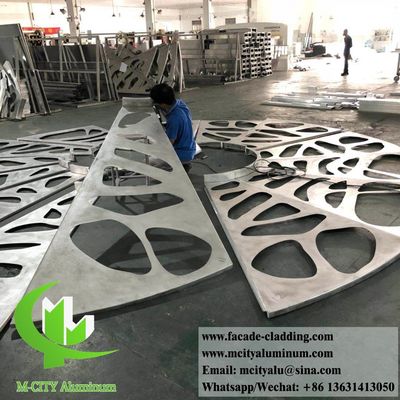 Qualität  Customized Size Powder Coated Perforated Aluminum Ceiling Panel for Interior Exterior Decoration Fabrik