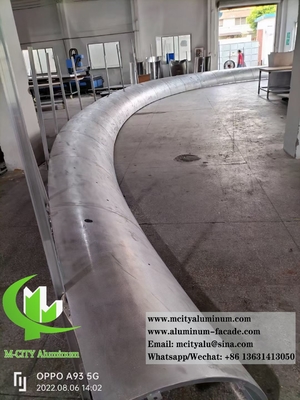 China Doppelgeschwungene Aluminium-Bekleidung Metallplatten Außen oder Innen