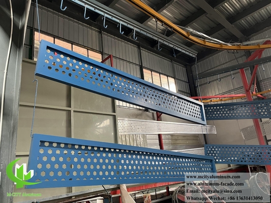 Aluminiumschirm mit perforierten Metallflossen für die Fassadendekoration