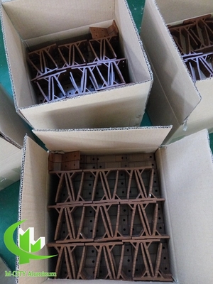 Aluminiumschleifer Lieferant in China mit ovaler Form Pulver beschichtet Oberfläche Aerofoil-System 300mm Breite Holzkornfarbe