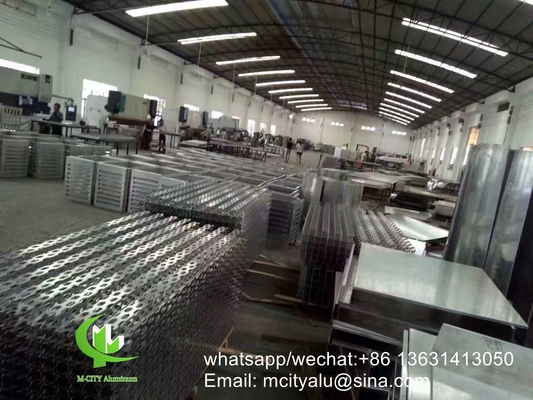 CNC-Laserbildschirm Perforierte 2,5 mm Metall-Aluminium-Bekleidung für Vorhangwand mit Messingfarbe