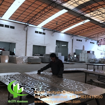 Aluminiumspaltenverkleidung Metallfassadeverkleidung Biegelblatt 2,5 mm Dicke für die Dekoration der Nachfassade