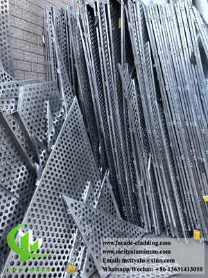 Metallplatten für die Wanddekoration von Fassaden
