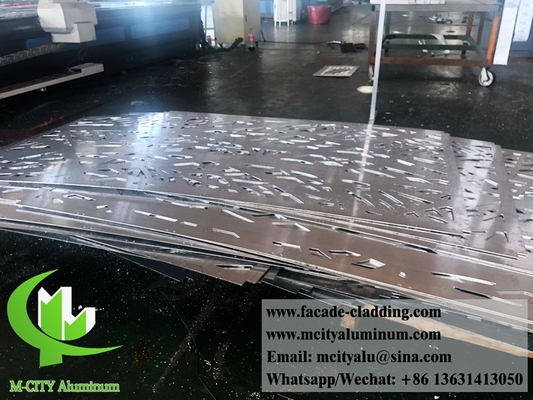 Metallplatten für die Wanddekoration von Fassaden