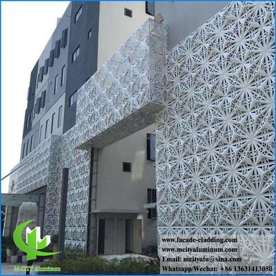 Perforierte Metallfassade, Aluminiumverkleidung in Pulverfarbe, weiß 3 mm