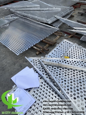 China Perforierte Metallfassade Aluminiumfolie PVDF mit einer Dicke von 2 mm Champagnerfarbe