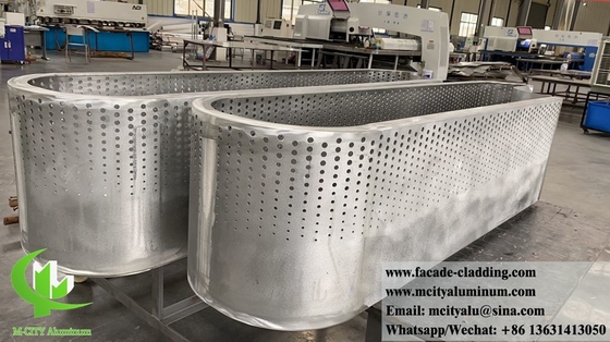 Blaufarbene metallplattierte Aluminiumfassaden Rundlöcher Perforationsmuster