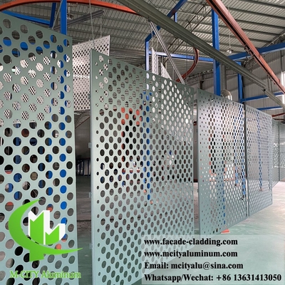 Individuelle Metallfassaden, Aluminiumplatten mit runden Löchern