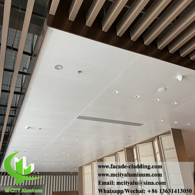Pulverbeschichtete weiße Massivwandverkleidung Aluminiumdecke Innendekoration