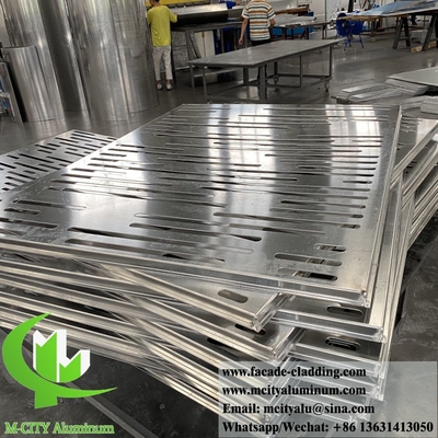 Hohle cnc-gravierte Metallverkleidungsplatten Aluminiumfassaden für Gebäudewanddekoration