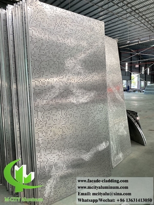 Schlaglöcher, Platten und Platten aus Aluminium für die Wandverkleidung von Gebäuden