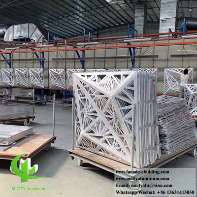 Architektonische Aluminiumverkleidung PVDF Goldfarbe Metallbildschirm Dauerhafte Oberfläche Rostfeste Feuerfest Klasse 1