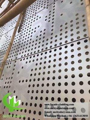 Perforierte Metallverkleidung Aluminiumfassaden mit runden Löchern Design PVDF Splitterfarbe