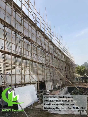 Perforierte Aluminiumverkleidung Metallfassade mit runden Löchern, 3 mm PVDF-Pulver überzogen