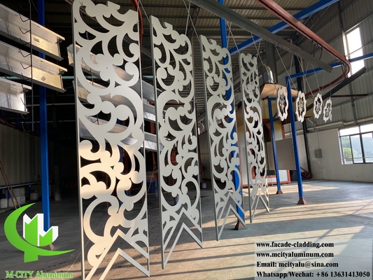 Dekorative perforierte Metallschirme Aluminiumplatten für Zäune, Fassaden, Verkleidungen Rostfeste Feuerdichte PVDF Braunfarbe