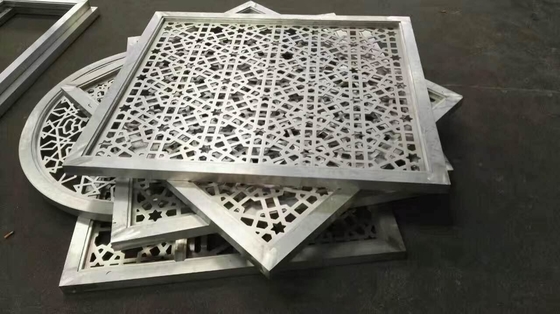 Dekorative Perforationsplatte aus Metall mit Pulverbeschichtung 3 mm Dicke quadratische Form