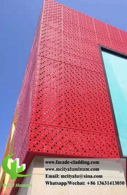Perforierbare Massivwandverkleidung Aluminium-Fassade Metallschirm mit Mustern PVDF Rotfarbe