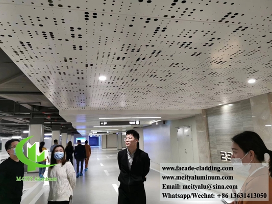 Wellenförmige Massivwalverkleidung aus Aluminium, perforierte Muster, weiß beschichtet mit Pulver