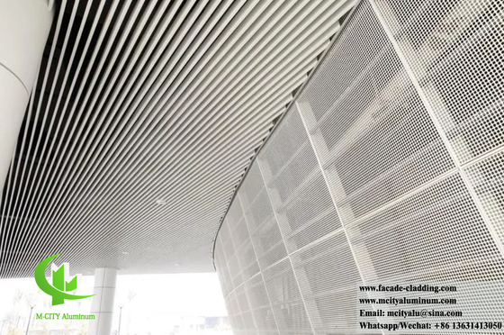 Perforierte Wellmaschen Aluminiumverkleidung Außendekoration PVDF Weißfarbe