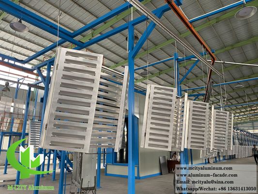 Guter Preis Maßgeschneiderte pulverbeschichtete Aluminium-Klimaanlagenabdeckung mit RAL-Farboptionen zum Schutz von Wärmepumpen Online