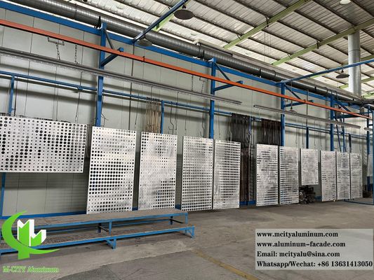 Guter Preis PVDF-beschichtete, rostfreie, perforierte Aluminium-Fassadenplatte 1200x2400mm für Gebäudehüllen Online