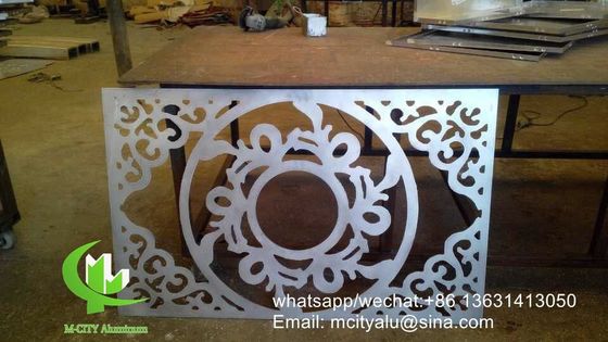 Guter Preis Pulverbeschichtetes perforiertes Aluminiumpaneel mit individuellen Mustern für Fassadenverkleidungen in 1000x2000mm Online