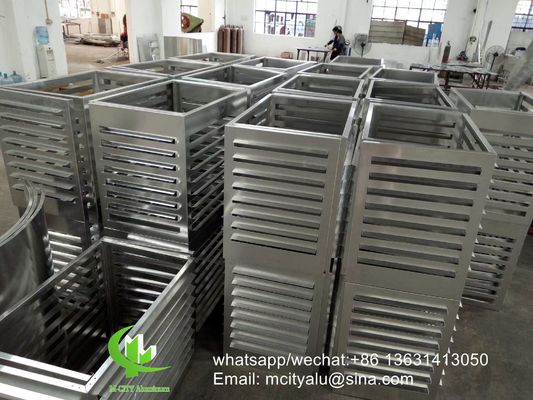 Guter Preis 2,5 mm dicke pulverbeschichtete Aluminium-Klimaanlagenabdeckung mit individuellen Mustern für die Fassadendekoration Online