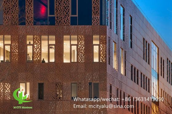 Guter Preis 2mm dicke PVDF-lackierte perforierte Aluminiumplatte für kundenspezifische Fassadenpaneele und Wandverkleidungen Online