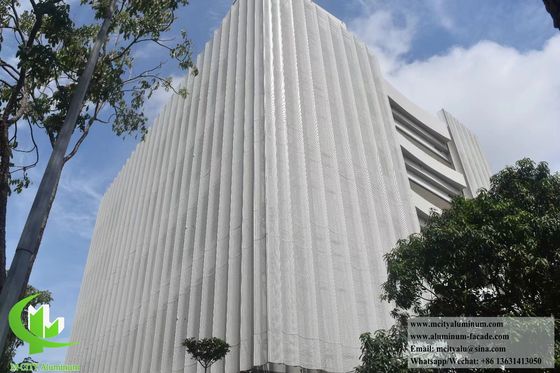 Guter Preis CNC gravierte perforierte Aluminium-Fassadenplatte mit Pulverbeschichtung in anpassbaren RAL-Farben Online