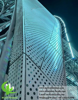 Guter Preis CNC-Perforations-Aluminiumplatten mit PVDF-Dauerhafter Beschichtung für Fassadenbeschichtungen in 1200x2400mm Online