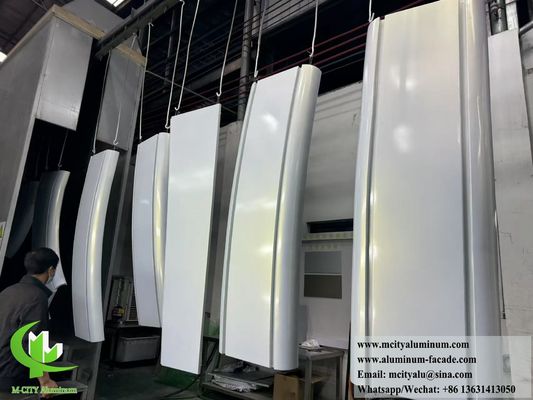 Guter Preis Hyperbolische Aluminiumpaneele doppelt gekrümmte Metallfassadenverkleidung mit Pulverbeschichtung und CNC-Gravur, anpassbare RAL-Farben Online