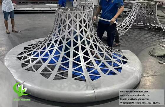 Guter Preis Maßgeschneiderte pulverbeschichtete perforierte Aluminium-Säulenverkleidung und doppelt gekrümmte Aluminiumpaneele Online