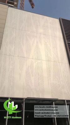 Guter Preis 4mm pulverbeschichtete perforierte Aluminium-Fassaden-Metallverkleidungsplatte mit anpassbaren Mustern Online